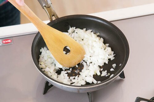 【3位】冷凍みじん切り玉ねぎでアメ色玉ねぎを5分でつくるテク