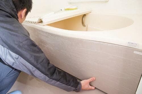 カビキラーを使った掃除方法浴槽エプロンを綺麗にしましょう イメージ2