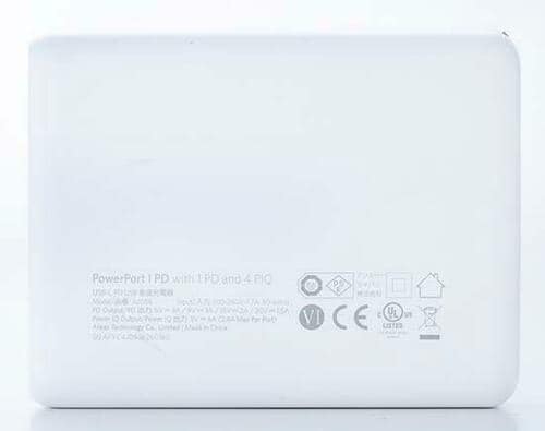 Type-Aポートを4つ装備しており複数の機器に同時給電可能 イメージ5