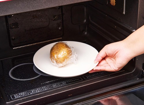 解凍術:表面を解凍したらレンジで4分加熱 野菜の冷凍保存方法おすすめ イメージ