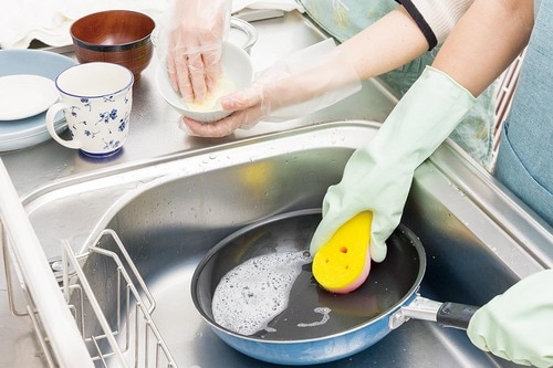 ゴシゴシする手間なし!食器洗いをもっとスムーズに キッチンスポンジおすすめ イメージ