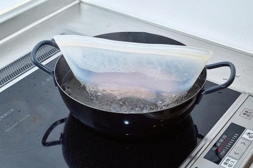 シリコーンバッグを使うメリット4：湯せんができる シリコーンバッグおすすめ イメージ