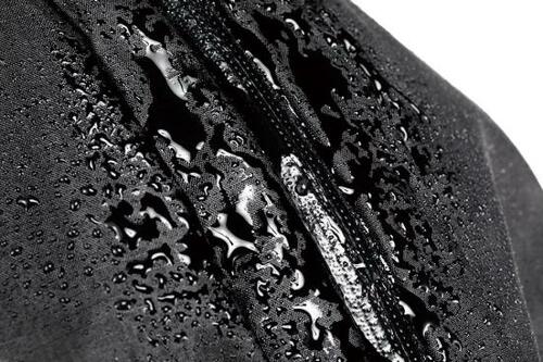 ポイント1:水が浸入しない止水ジッパー
