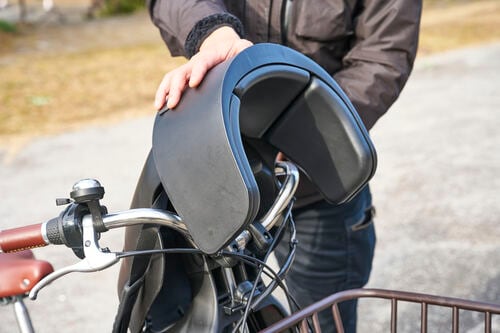 チャイルドシート(前)にヒザがぶつかりにくい 電動アシスト自転車おすすめ イメージ