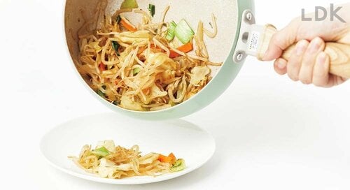 食材をお皿に移しにくい マルチパンおすすめ イメージ