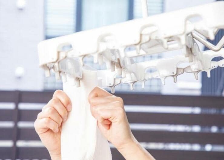 ピンチ不要の進化系！つままない“小物干しハンガー”おすすめ2選｜女性誌『LDK』が人気製品を徹底比較