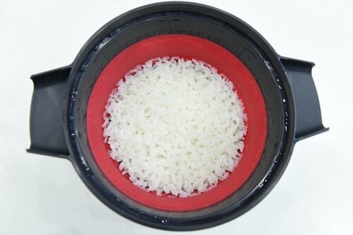 ▼炊きたてのご飯 料理家が選ぶ電子レンジ炊飯器おすすめ イメージ