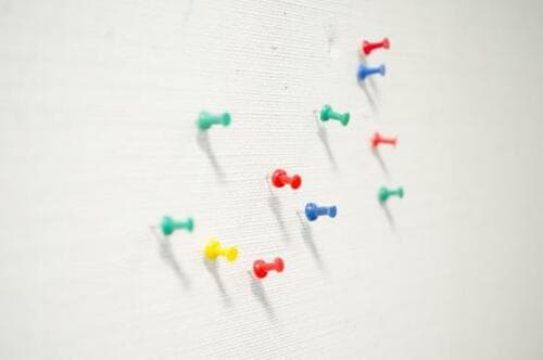 壁のピン穴をなかったことに!「クロス補修」5製品をテスト
