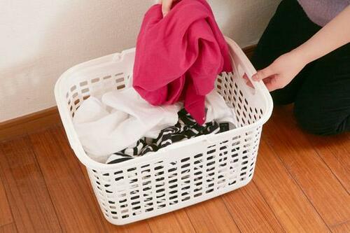 狭い脱衣所にどう置く？使い勝手のいい洗濯カゴとは イメージ