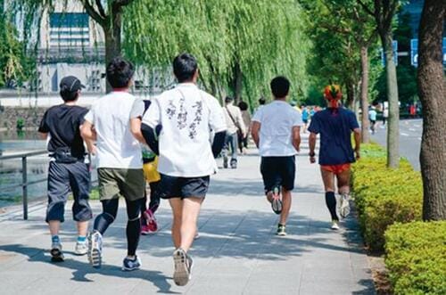 街ラン用の骨伝導イヤホン選びは「軽さ」と「音質」 イメージ
