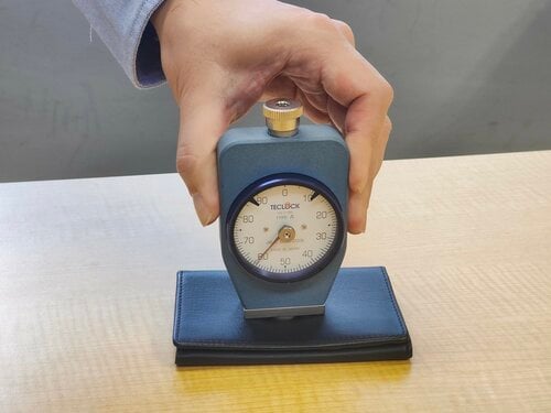 テスト5:耐久性 多機能名刺入れおすすめ イメージ