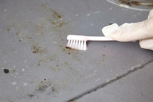 掃除ワザ7：「マジックリン＋お湯」で泡を密着！ イメージ5