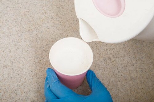 お茶ジミもハイターの力でスッキリ、白さが復活します
