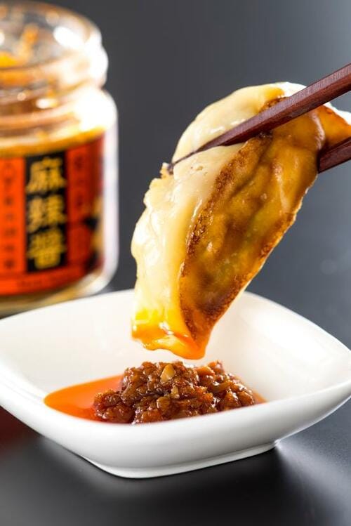 絶妙な甘辛さと抜群の歯ごたえ!本場の味になる食べる麻辣醤 イメージ2