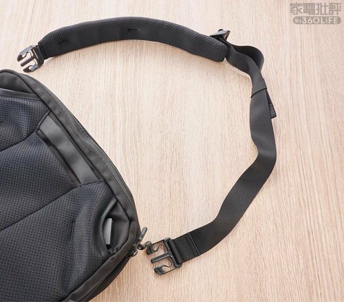 素材使いやジッパーなどこだわりの機能性 ボディバッグおすすめ イメージ2