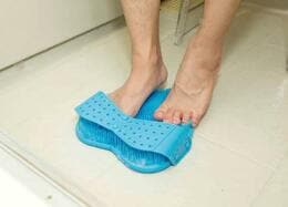 お風呂の新体験！ 足がすべっすべになるマットのスゴい実力