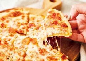 とろ～りチーズがたまらない！ 冷凍ピザおすすめランキング5選｜女性誌『LDK』がスーパー&コンビニの人気製品を徹底比較！［2020年最新版］
