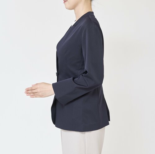 ノーカラーでスッキリ見え！ 多機能ポケット付きジャケットおすすめ イメージ3