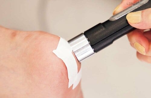 スクラブ前後のかかとのやわらかさを測定 ボディスクラブおすすめ イメージ