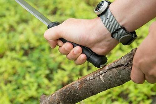 頑丈でバトニングにも向いた「ガーバーグ レザーシース 12635」 アウトドアナイフおすすめ イメージ2