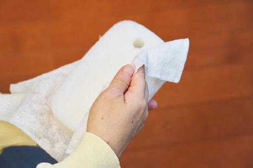 ワイパーがないならこれ！古い浴槽スポンジにシートを巻いて イメージ