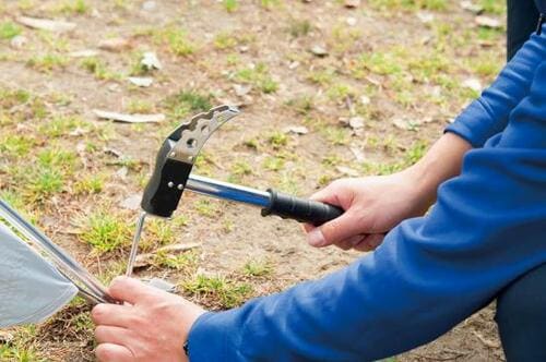 テント付属のペグとハンマーは “おまけレベル”と割り切りましょう イメージ2