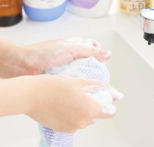 泡の密着度をチェック プチプラボディソープおすすめ イメージ