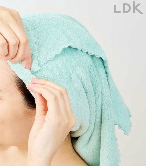 ステップ3:ステップ1で折った隙間に入れ込む ヘアドライタオルおすすめ イメージ