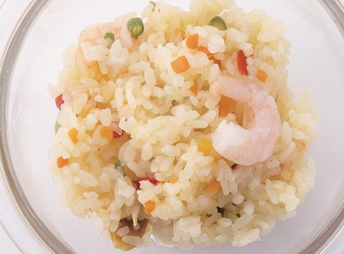 減塩レトルト食品おすすめ 味の素 おいしく塩分配慮 エビピラフ イメージ2