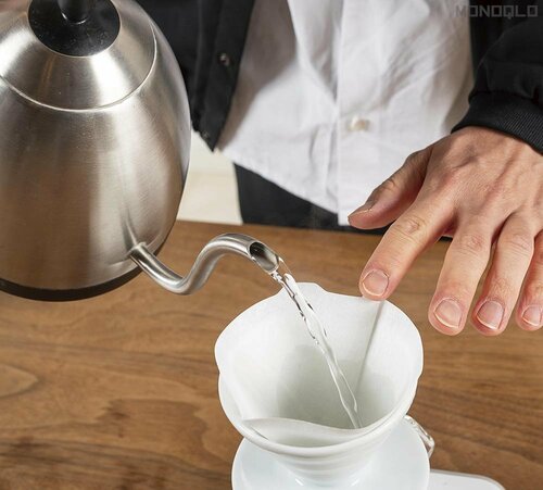 2:90℃の湯を沸かし器具に湯通しする コーヒードリッパーおすすめ イメージ2