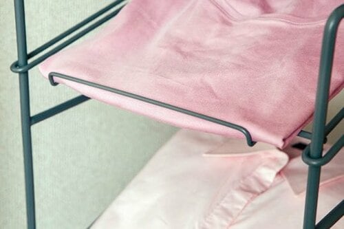 シャツやおしゃれ着を畳んで飾る！シューズラックをショップ風に活用 イメージ2