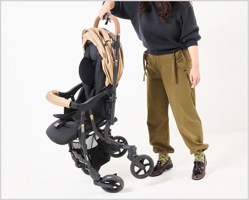 持ち運びやすさ：素早く折りたためて手軽に持ち運べるか B型ベビーカーおすすめ イメージ2