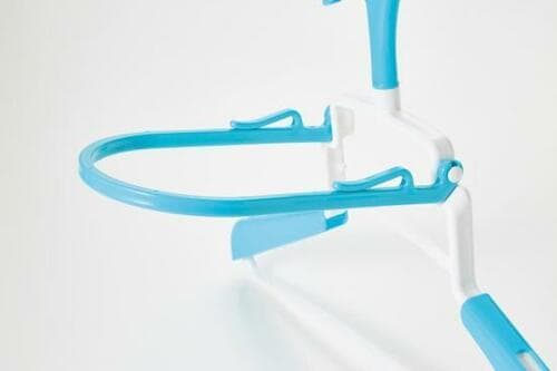 フード裏も脇の下も乾きやすいレック「らくらくパーカーハンガー」