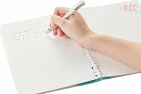 【新学期で大注目】「そのルーズリーフ、どこの？」リングが手に当たらないから超書きやすいよ【LDK】