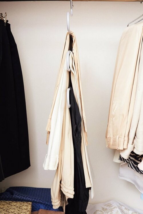 D評価: 下に掛けたボトムスが取れないカインズの5連ハンガー イメージ