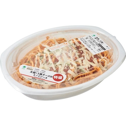大盛りコンビニパスタおすすめ ファミリーマート 特盛 太麺! 3種チーズのミートソース イメージ2