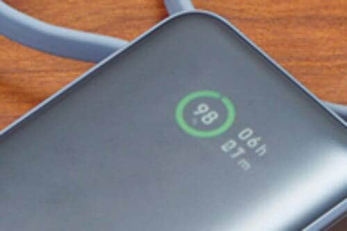 デジタル表示で充電残量が一目でわかる！ アンカー「Anker Nano Power Bank (30W, Built-In USB-C Cable)」おすすめ イメージ