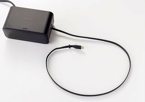約70cm伸びる巻取り式ケーブルを2本搭載し、デスクで使うなら十分 電源タップおすすめ イメージ