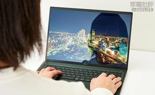 高視野角で美麗な画面だが映り込みが気になる エイサー(acer)「Swift Edge 16 SFE16-41-A76Z/W」おすすめ イメージ