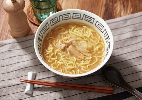 【1位】モチモチ麺&ピリ辛スープの「具付き味噌ラーメン」