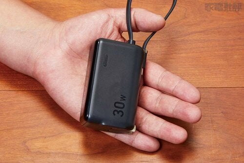 5000mAhクラスにしてはややサイズが大きくて重い 5000mAhモバイルバッテリーおすすめ イメージ