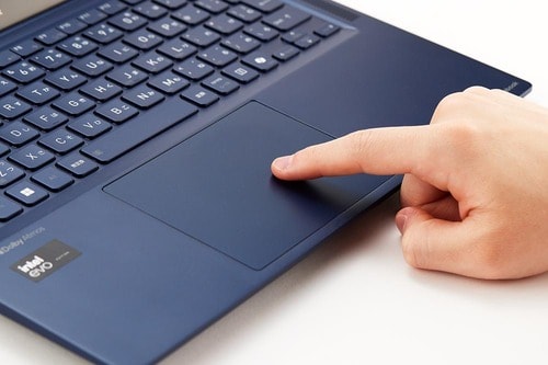 検証3:操作性編 やわらかいタッチのキーボードで快適 モバイルプロジェクターおすすめ イメージ3