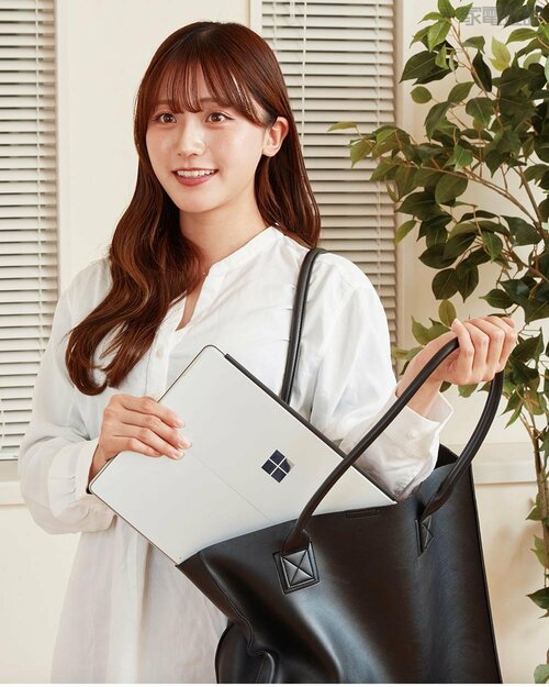 薄くて軽いので持ち運びしやすい ノートパソコンおすすめ イメージ