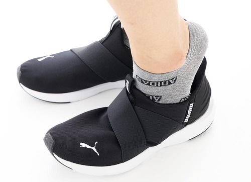 高齢だとちょっと力がいるかも ハンズフリーシューズおすすめ イメージ