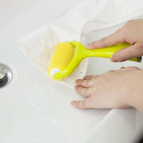 軽い力で汚れをかき出すアイセン「ローラーブラシ」 イメージ2