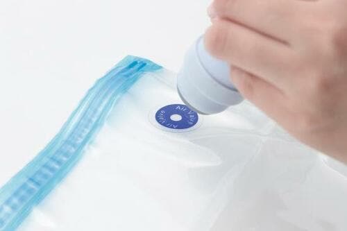 ポイント1:ポンプを引くだけで空気が抜ける 真空パックおすすめ イメージ