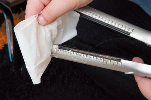 掃除ワザ3：固まったスタイリング剤は楊枝＋重曹でオフ！ イメージ