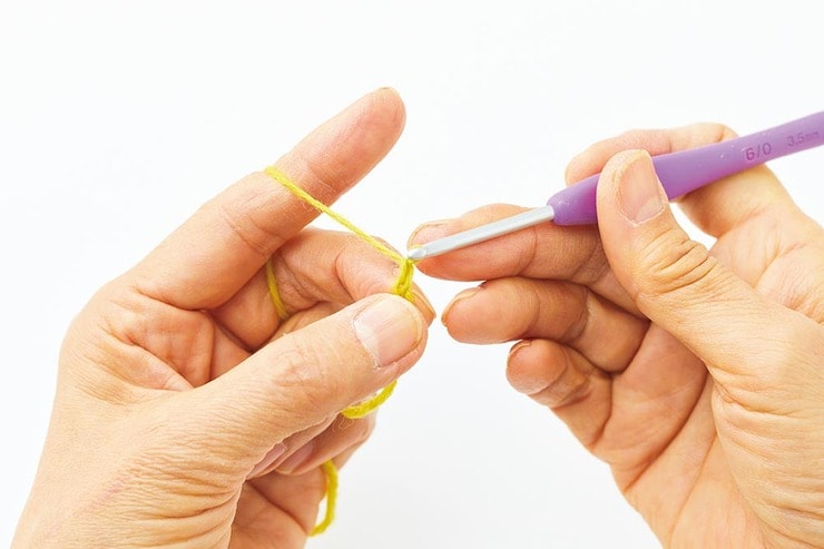 かぎ針編みでかわいい小物作り！基本1「鎖編み」をマスター｜「LDK」が紹介