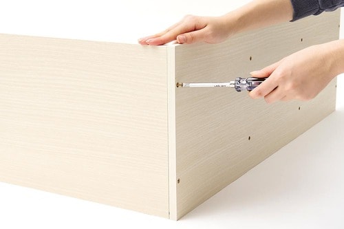 ステップ1：プラスドライバーで板同士を接合する イメージ