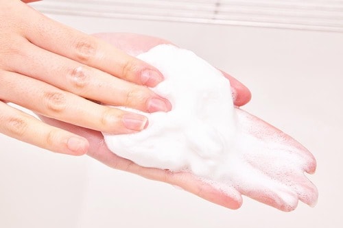 朝の洗顔は水やお湯だけじゃダメ？ 洗顔フォームおすすめ イメージ